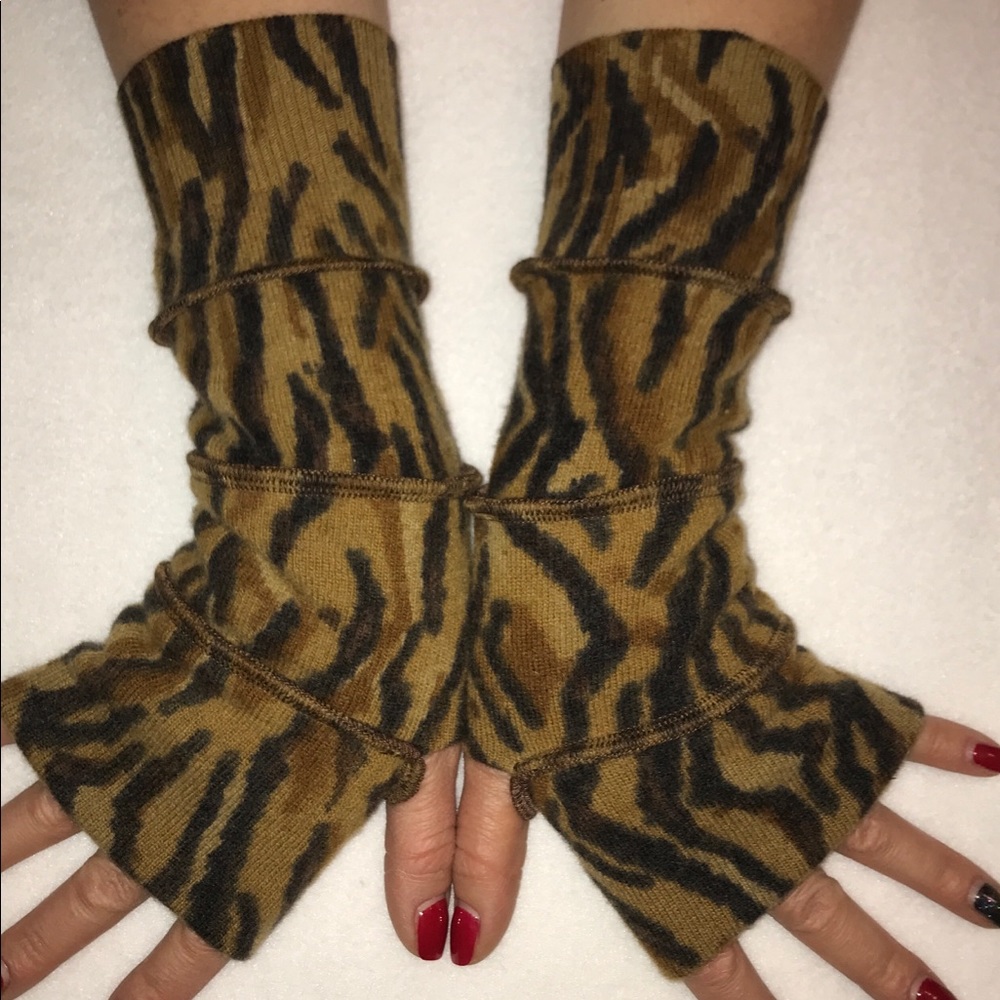 Fingerless gloves